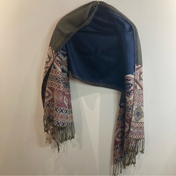 CHERIE BLISS Navy and South Western Pattern Large Scarf Shawl New with Tag - Picture 10 of 11